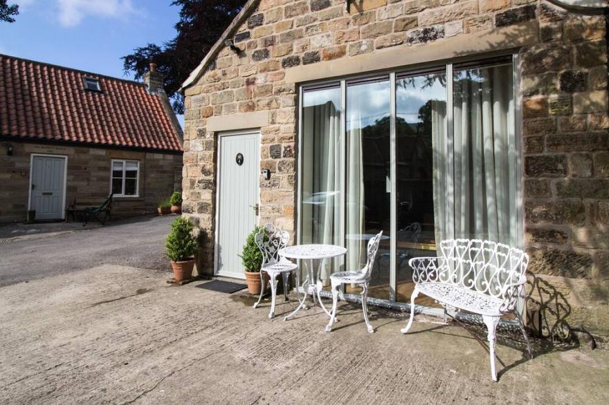 THE FLOUR POT, romantic, character holiday cottage in Rosedale Abbey