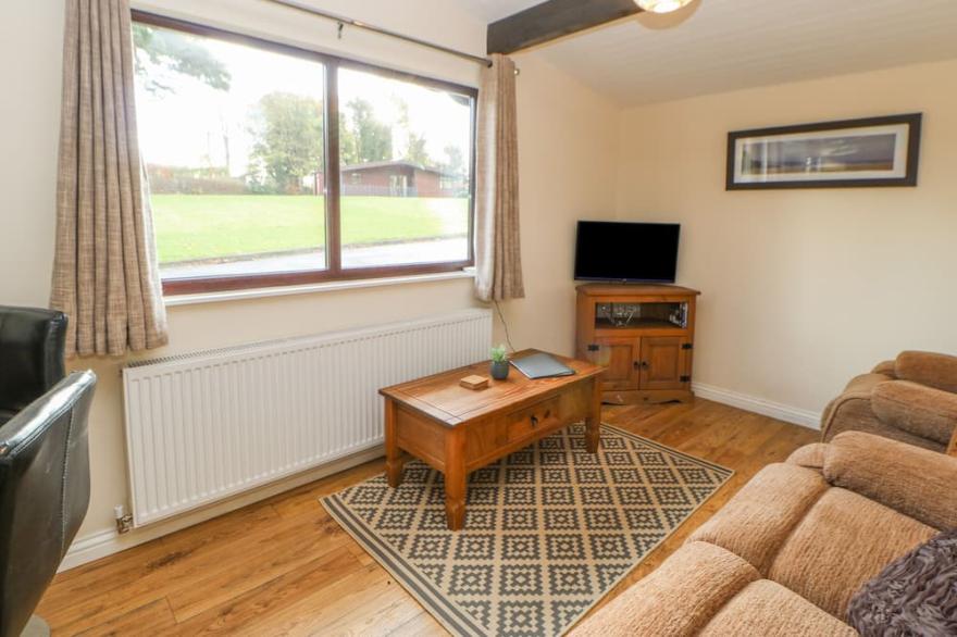BLUEBELL LODGE, pet friendly, with a garden in Saltburn-By-The-Sea