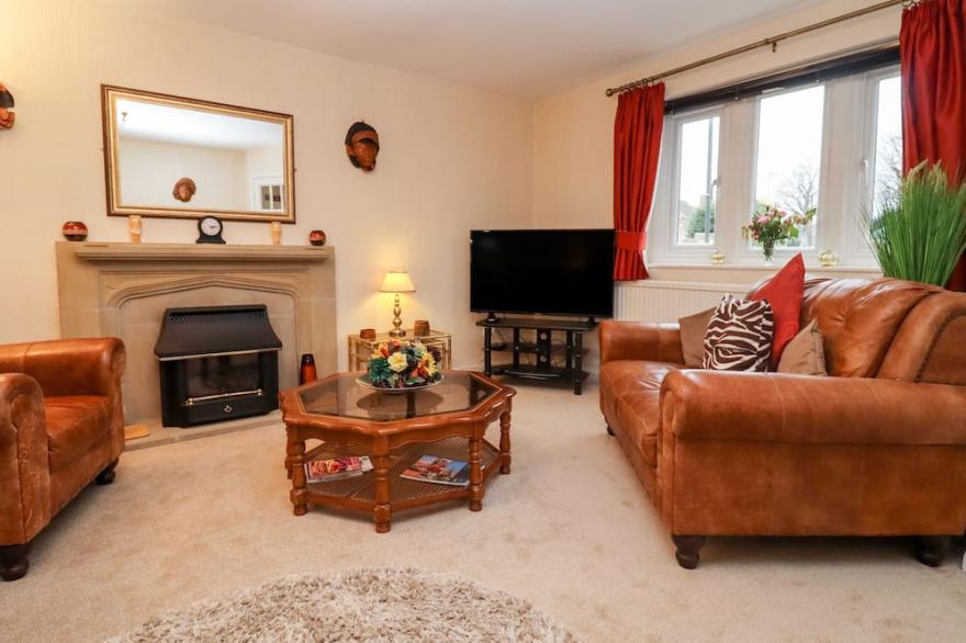 ROSEMARY COTTAGE, family friendly in Bourton-On-The-Water