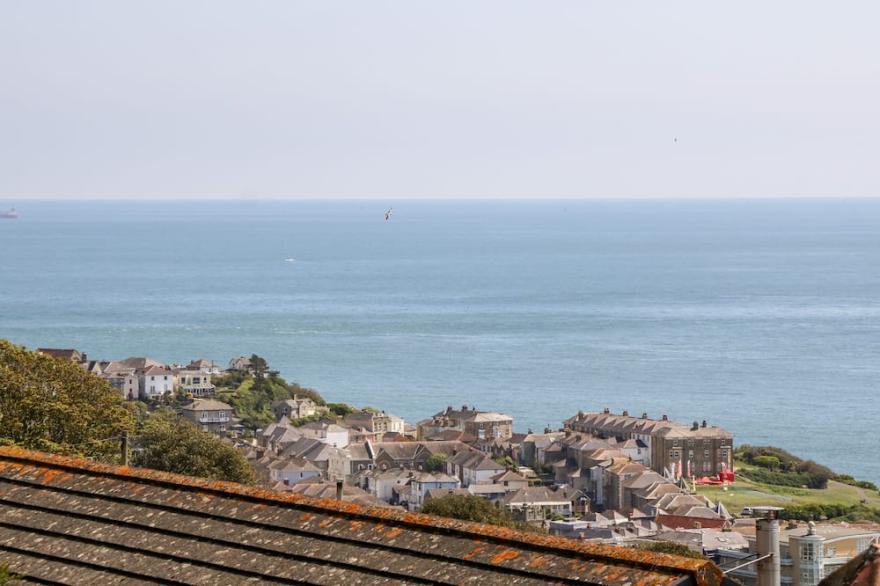 THE DECK STUDIO, romantic, luxury holiday cottage in Ventnor