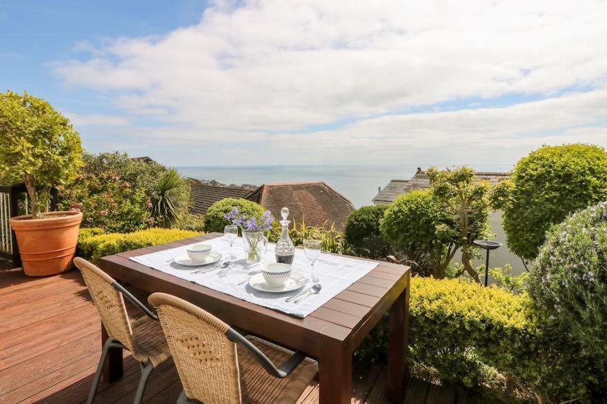 THE DECK STUDIO, romantic, luxury holiday cottage in Ventnor
