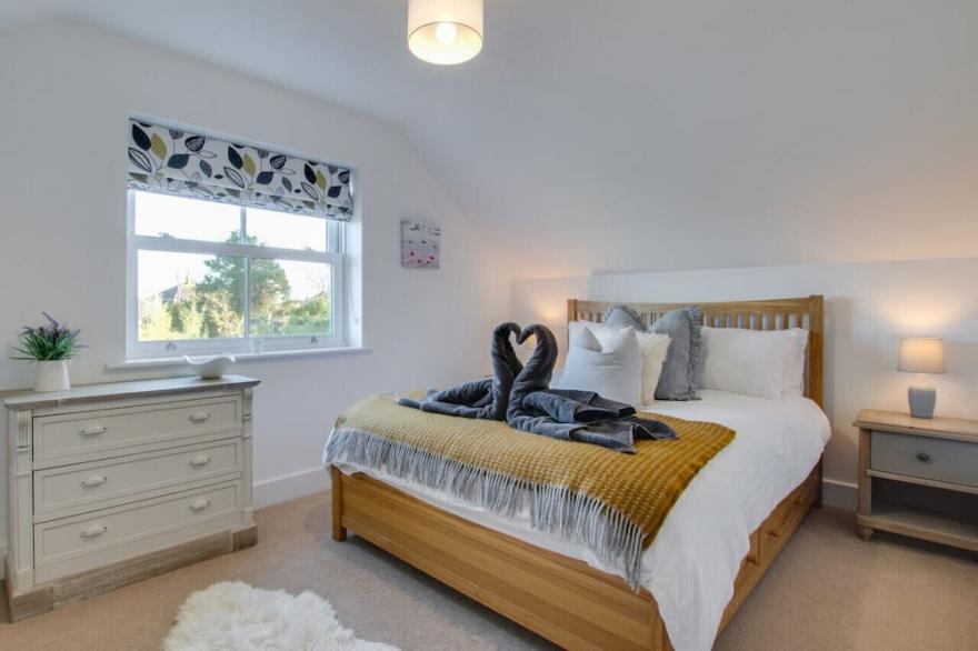Willow Cottage - Two Bedroom House, Sleeps 4