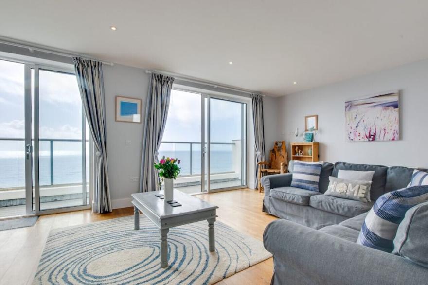 Karrek Beach House - Three Bedroom House, Sleeps 6