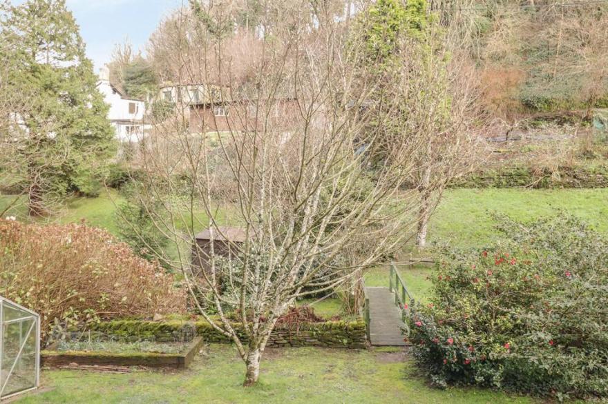 COACHMAN'S, character holiday cottage, with open fire in Tintagel