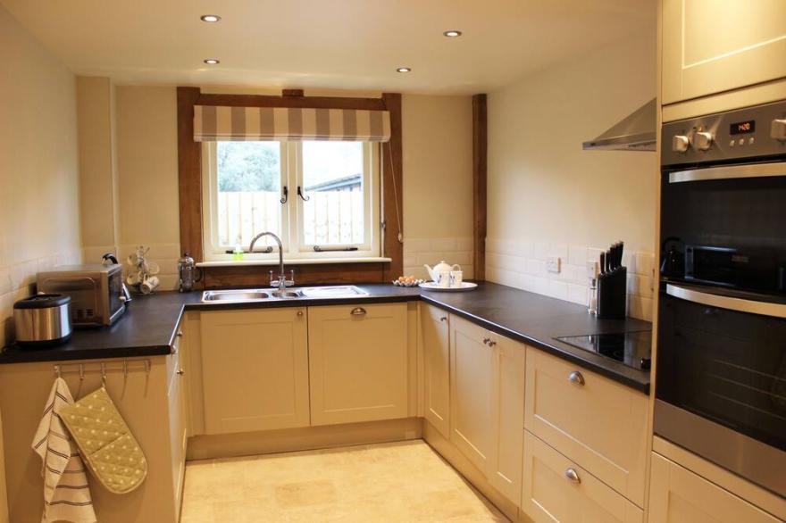 Beautiful Renovated Barn - Sleeps 4 in two bedrooms