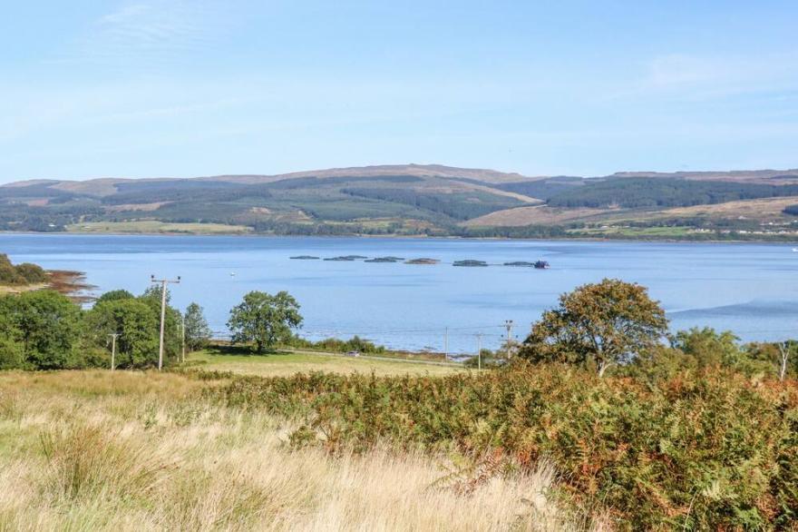 STARFISH COTTAGE, pet friendly, with open fire in Salen, Isle Of Mull