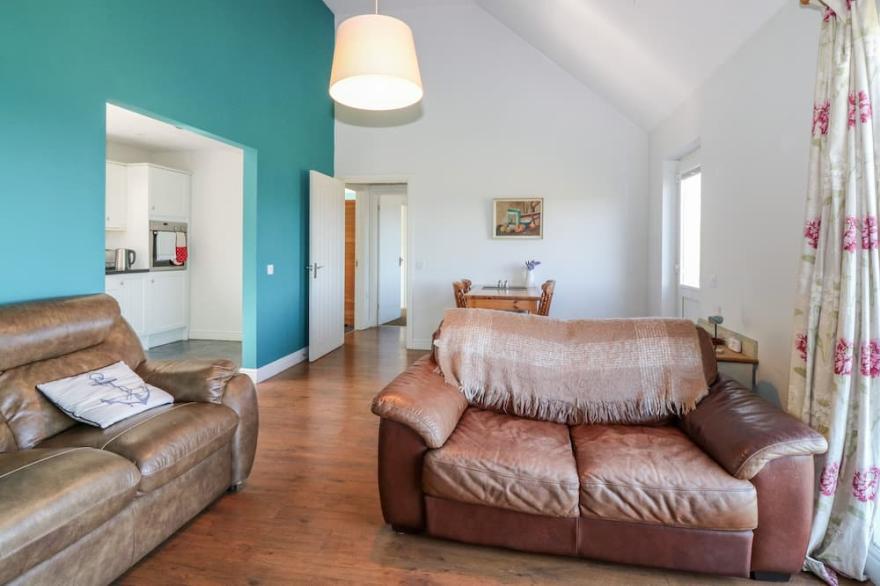 STARFISH COTTAGE, pet friendly, with open fire in Salen, Isle Of Mull