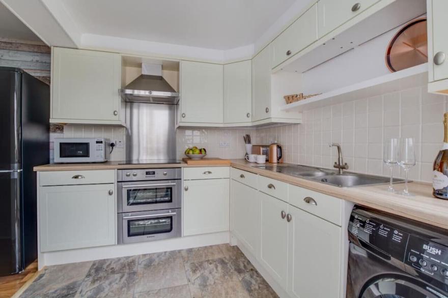 Samphire House - Three Bedroom House, Sleeps 6