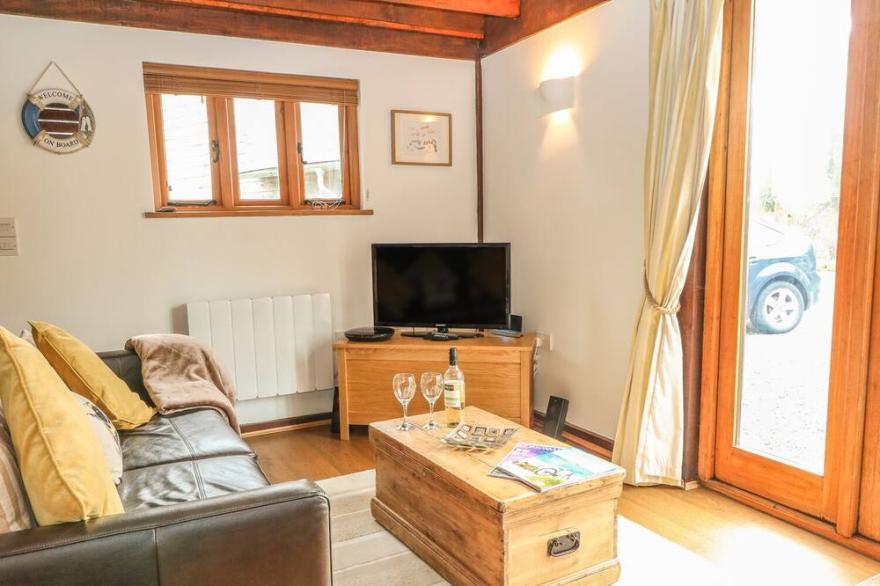 OAKLANDS, pet friendly, with a garden in Camelford