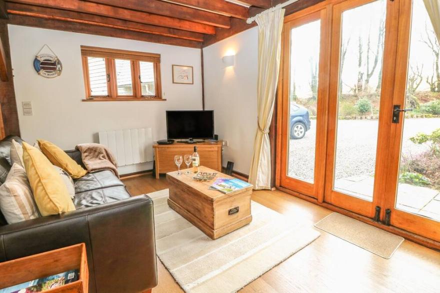 OAKLANDS, pet friendly, with a garden in Camelford