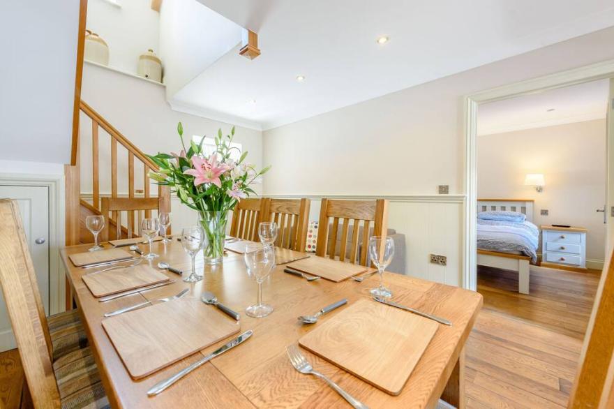 YSGUBOR ISAF, pet friendly, with a garden in Newcastle Emlyn