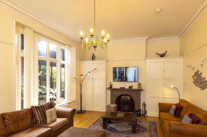 ROA ISLAND HOUSE, family friendly, with hot tub in Roa Island