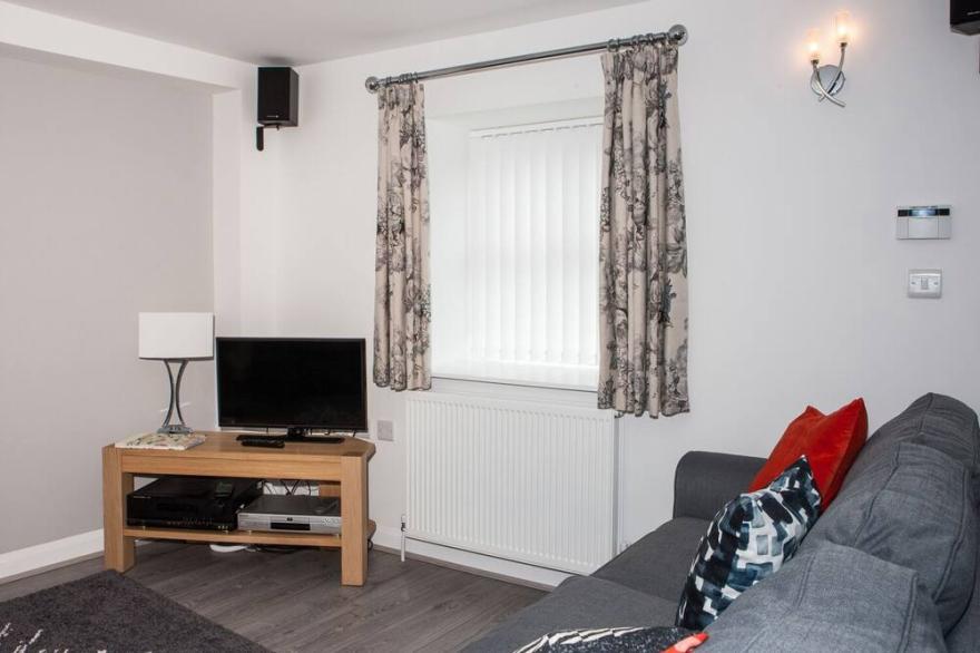 CARTERS COTTAGE, pet friendly, with a garden in Chapel-En-Le-Frith