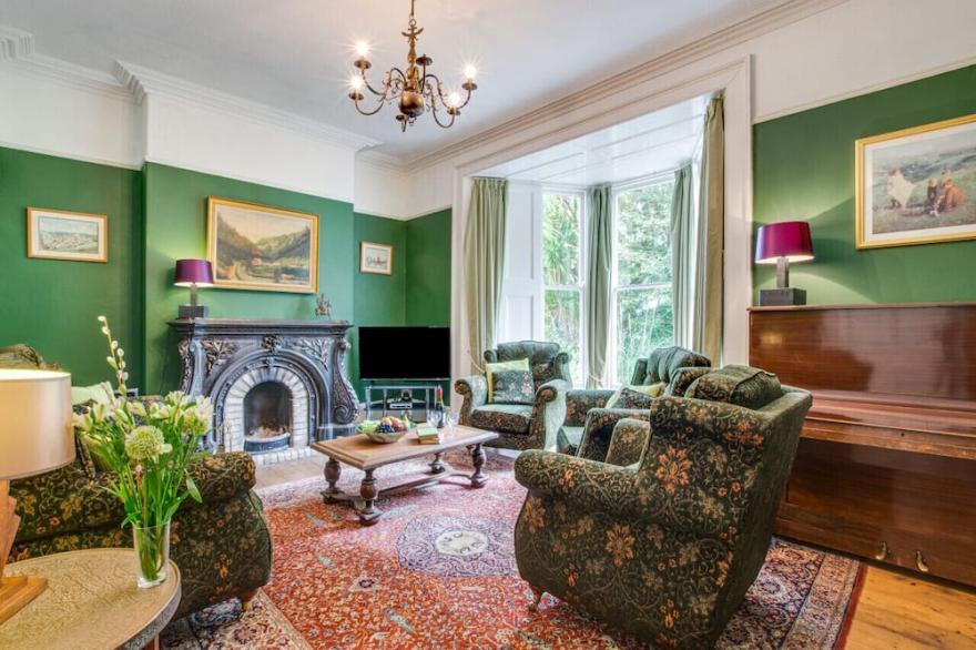 Boslandew House - Seven Bedroom House, Sleeps 12