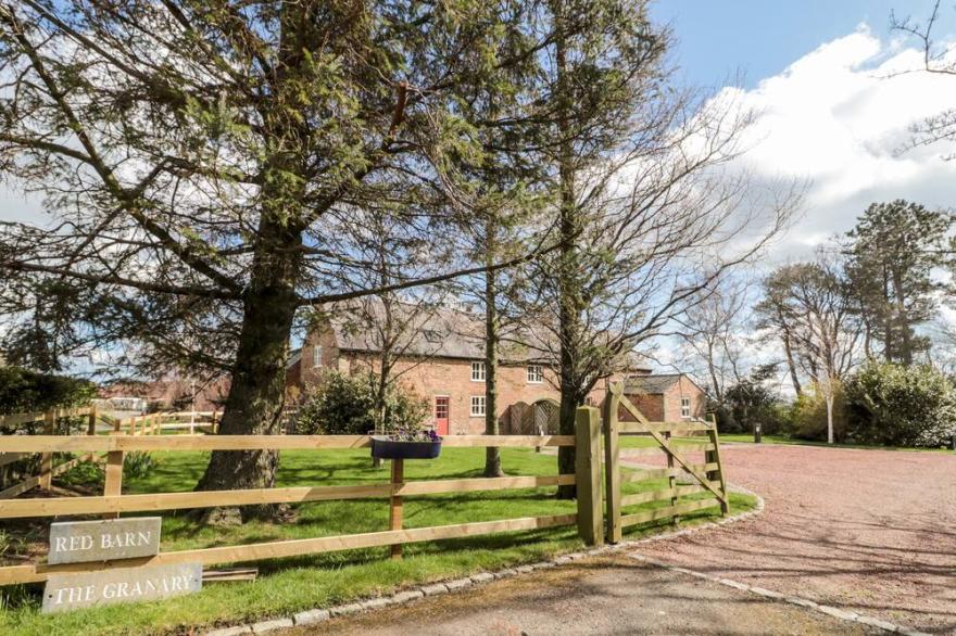 THE GRANARY, family friendly, with open fire in Longframlington