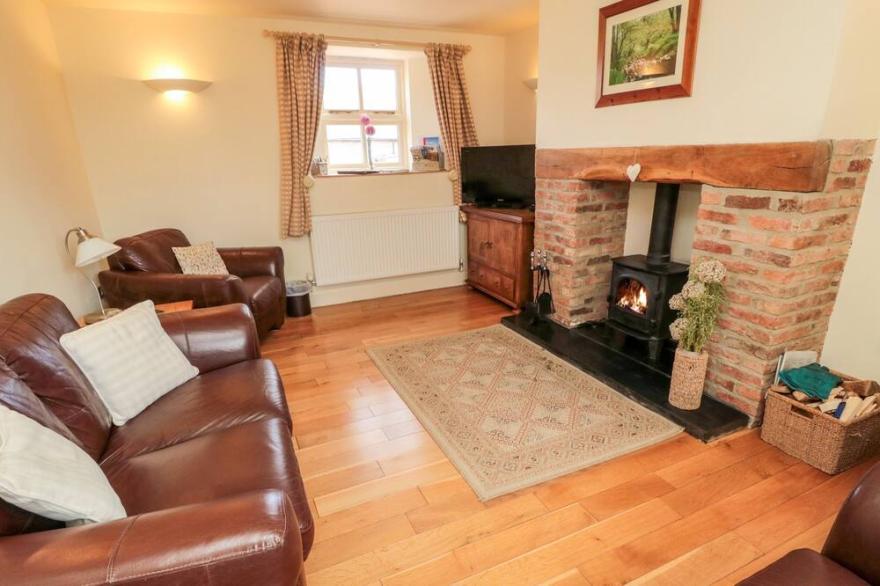 THE GRANARY, family friendly, with open fire in Longframlington