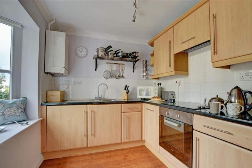 Tides - Two Bedroom House, Sleeps 4