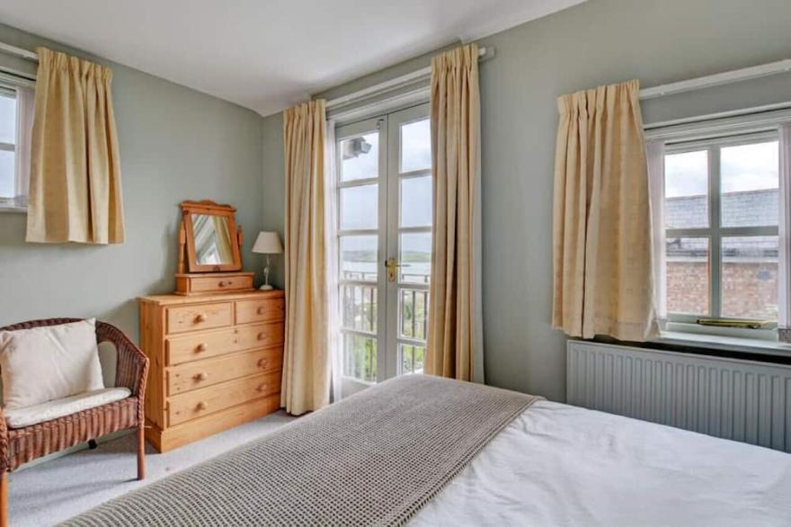 Tides - Two Bedroom House, Sleeps 4
