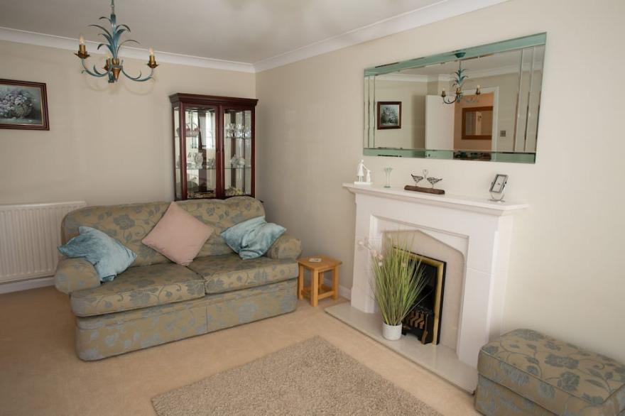 HENBURY HIDE, family friendly, with a garden in Corfe Mullen