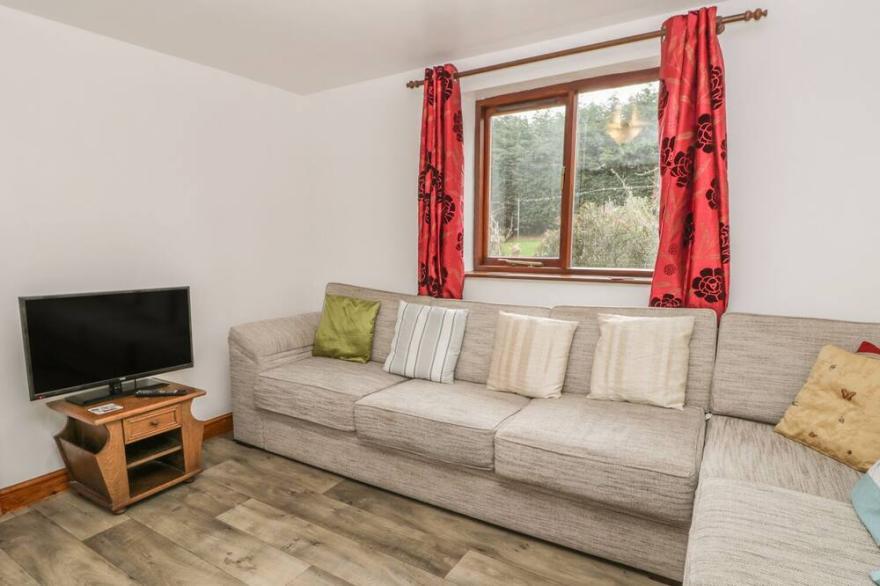 AIRY HILL FARM COTTAGE, pet friendly, with a garden in Whitby