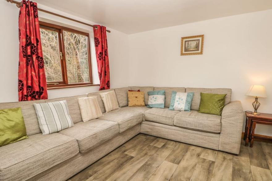 AIRY HILL FARM COTTAGE, pet friendly, with a garden in Whitby