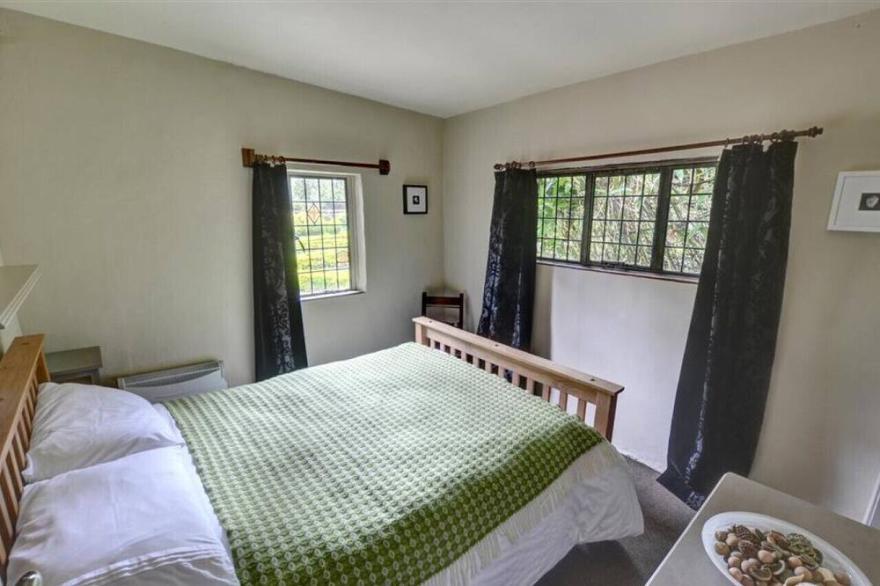 The Gatehouse - One Bedroom House, Sleeps 2