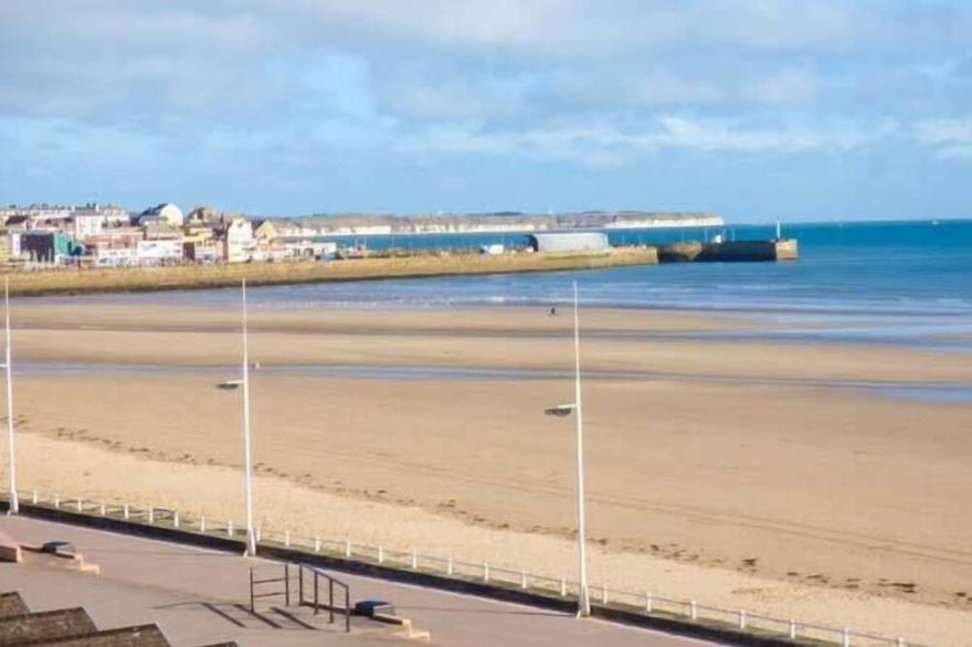 FLAT 3, family friendly, country holiday cottage in Bridlington