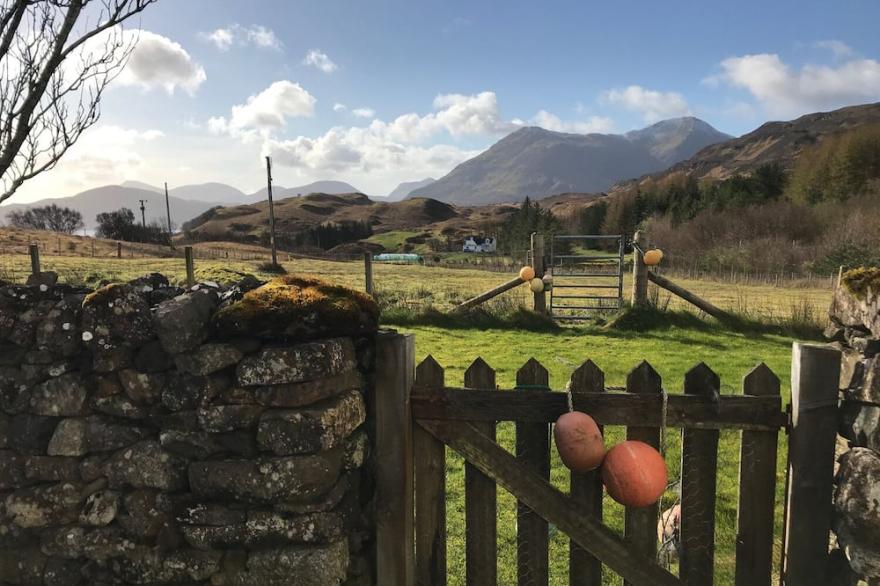 HALF OF 6, pet friendly, with open fire in Portree