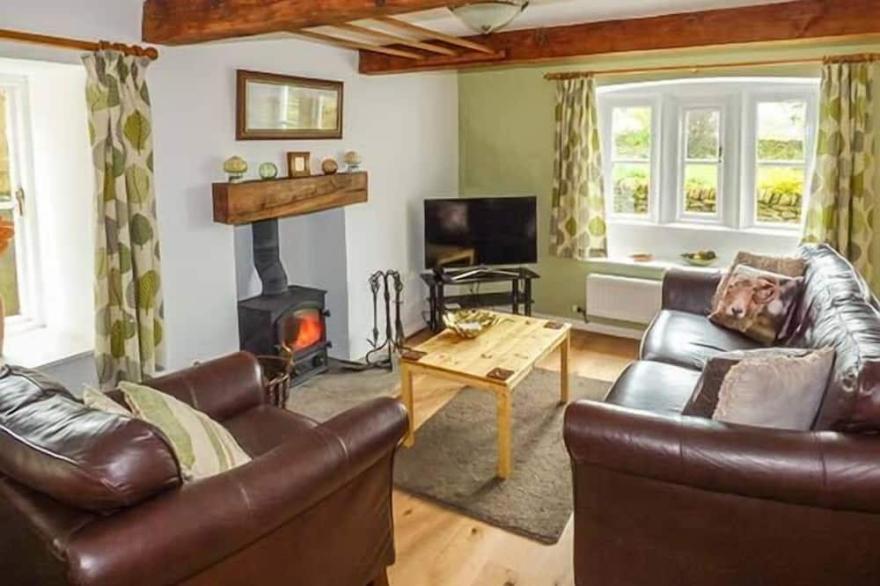 WENNING BANK, family friendly, character holiday cottage in Clapham