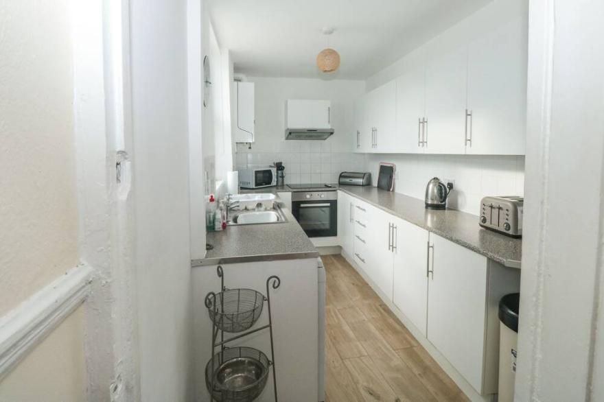 DUNHOLME HOUSE, pet friendly, character holiday cottage in Teignmouth