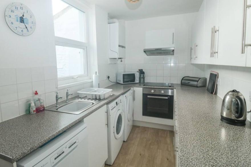 DUNHOLME HOUSE, pet friendly, character holiday cottage in Teignmouth
