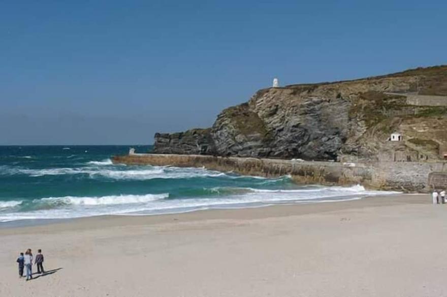 TIDEWOOD, family friendly, country holiday cottage in Polzeath