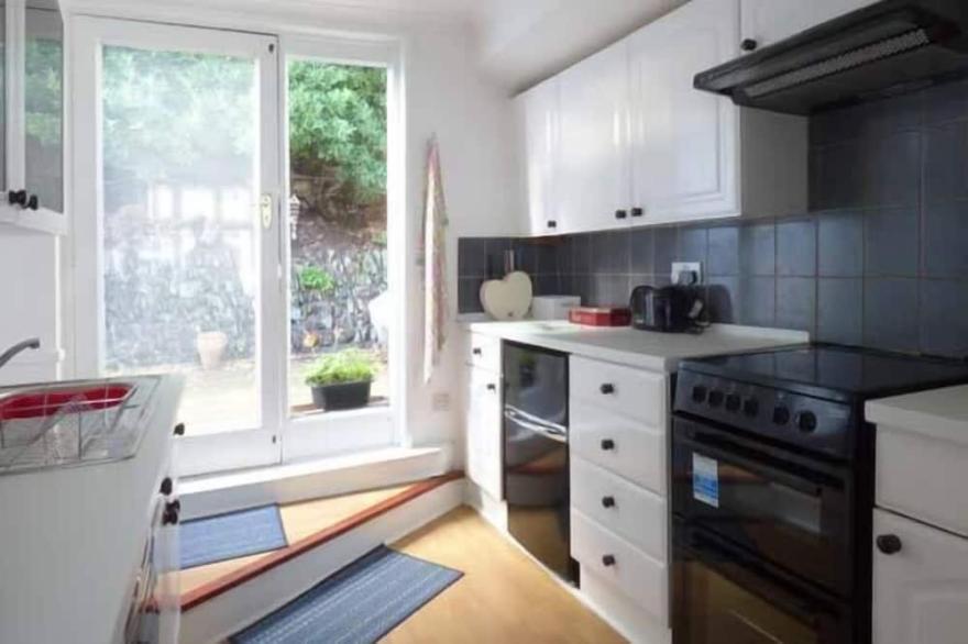 TIDEWOOD, family friendly, country holiday cottage in Polzeath