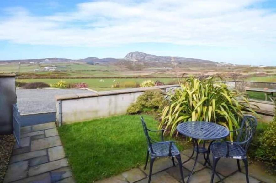 Y WYLAN, pet friendly, character holiday cottage in Holyhead
