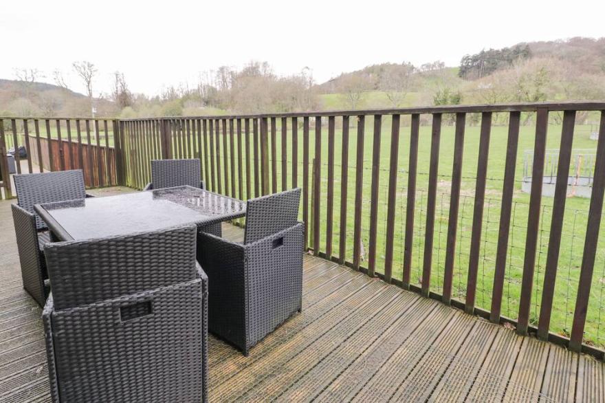 THE CORN STORE, pet friendly, character holiday cottage in Carrog