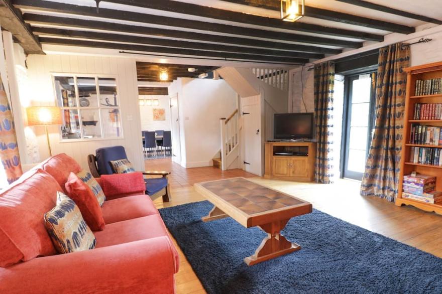 THE CORN STORE, pet friendly, character holiday cottage in Carrog