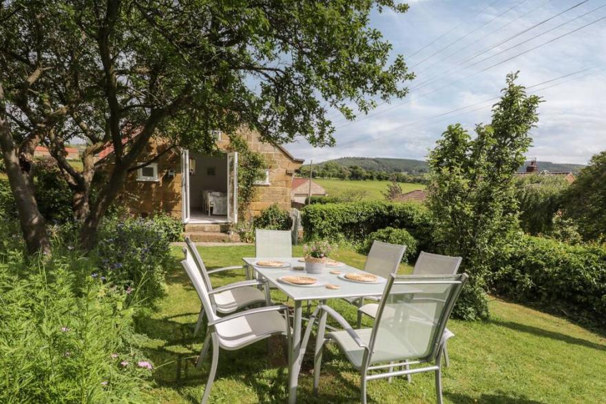 1 BELLE VUE, family friendly, with open fire in Osmotherley