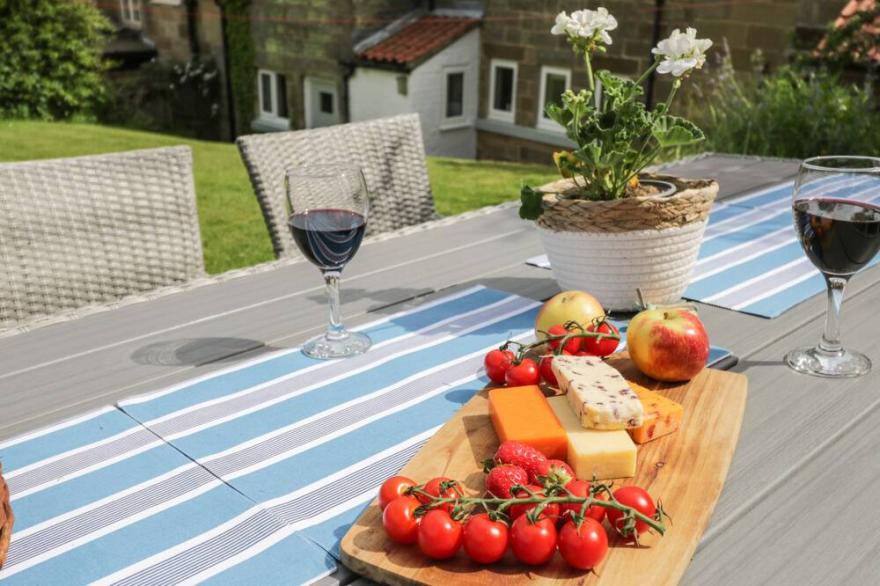 1 BELLE VUE, family friendly, with open fire in Osmotherley