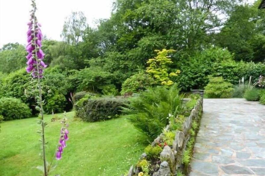 WHITE MOSS, WOOD CLOSE, pet friendly, with a garden in Grasmere