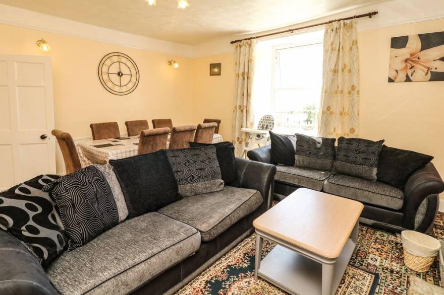 THE BARTON, pet friendly, with open fire in Bideford