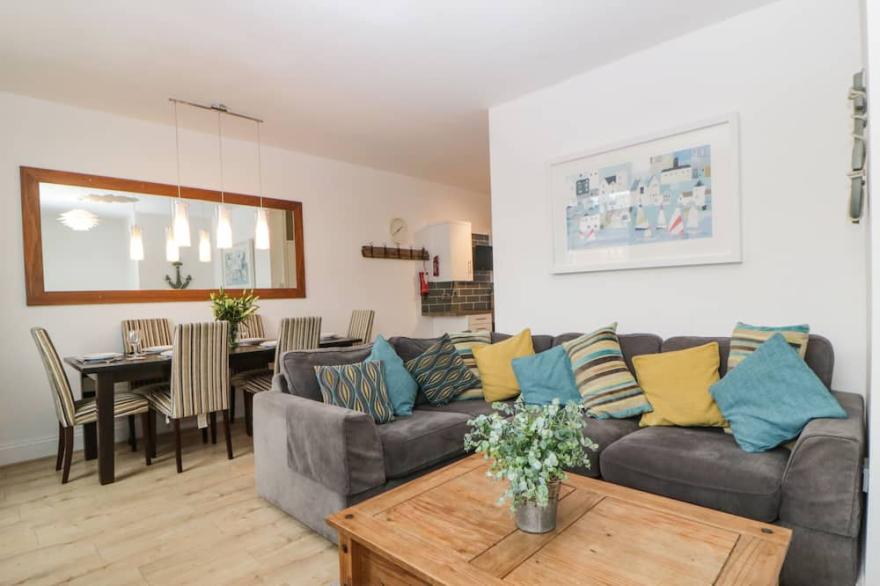 QUAYSIDE LOOKOUT, country holiday cottage in Brixham