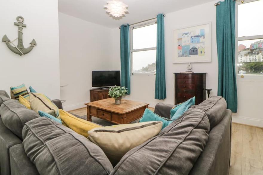 QUAYSIDE LOOKOUT, country holiday cottage in Brixham