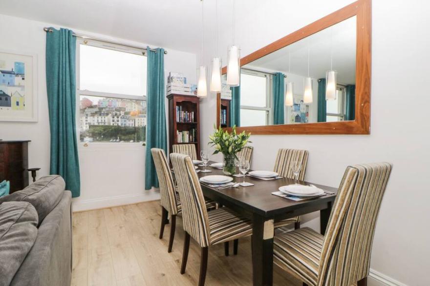 QUAYSIDE LOOKOUT, country holiday cottage in Brixham