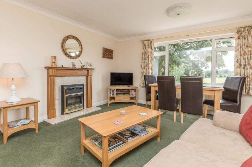 PIPISTRELLE LODGE, character holiday cottage in Plymtree
