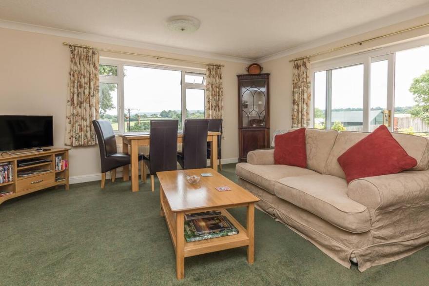 PIPISTRELLE LODGE, character holiday cottage in Plymtree