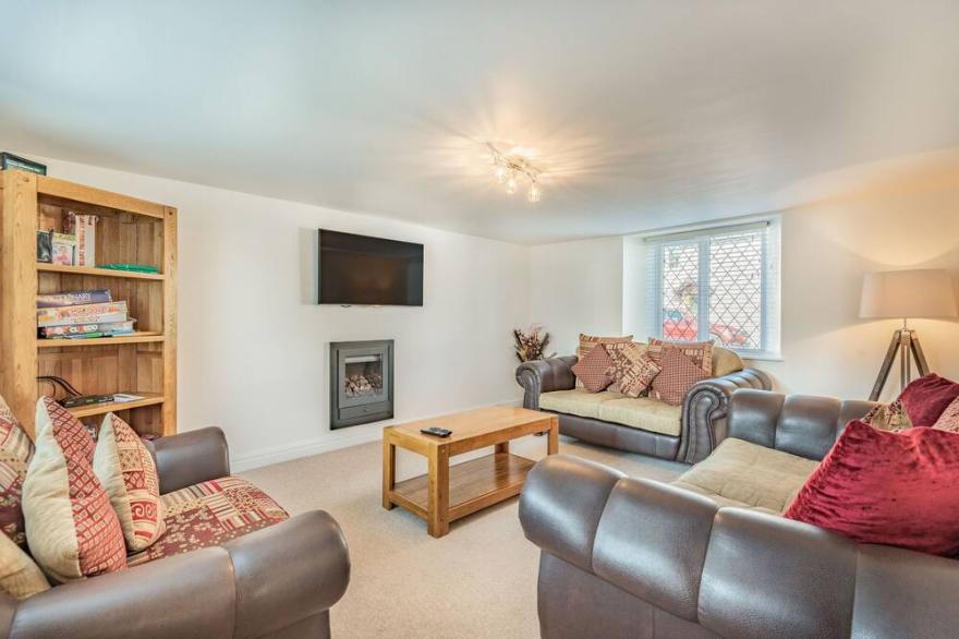 THE OLD NAGS HEAD, family friendly, luxury holiday cottage in Ruthin