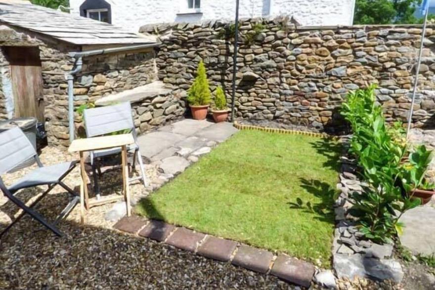 FELLS COTTAGE, pet friendly, character holiday cottage in Sedbergh