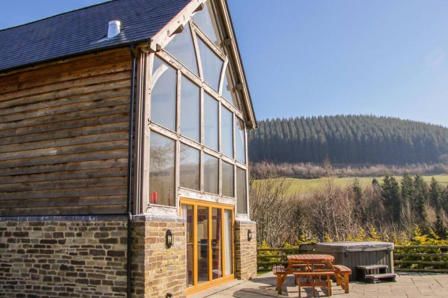 THE HAYLOFT, family friendly, luxury holiday cottage in Bleddfa