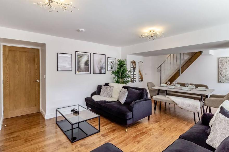 QUEEN ANNE SUITE, family friendly, luxury holiday cottage in Stanhope