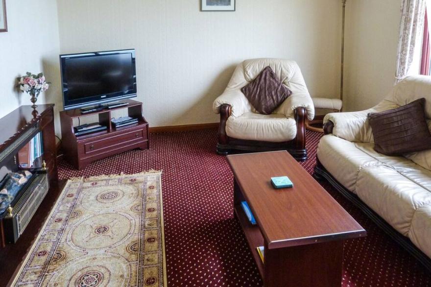 1 BAYVIEW BUNGALOW, character holiday cottage in Poolewe